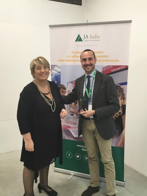 Eliana Baruffi di Junior Achievement Italia e Antonio Perdichizzi