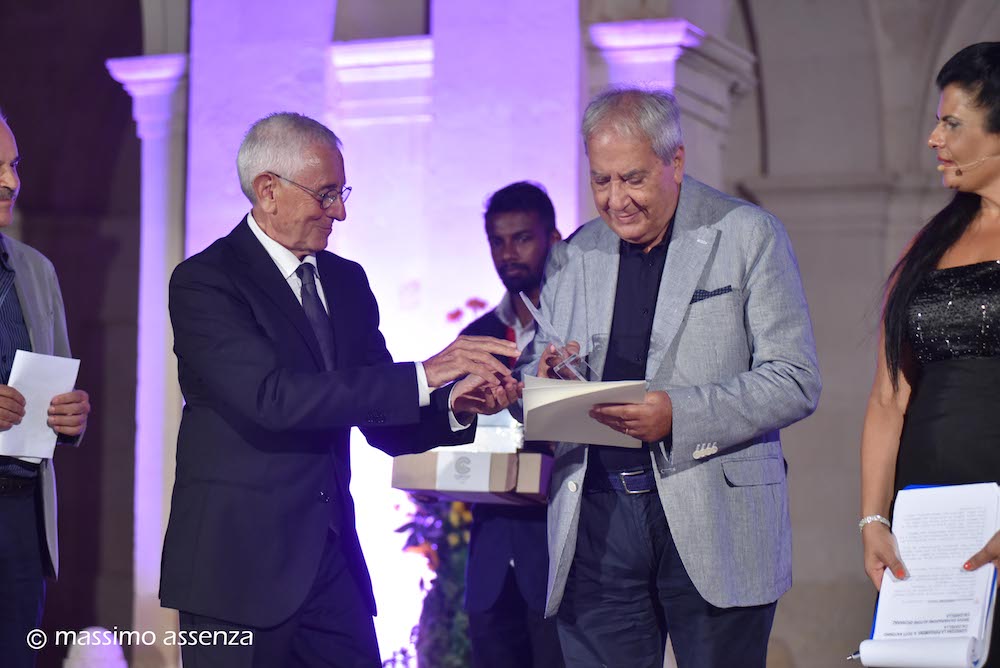 Nicolò Romano durante la premiazione