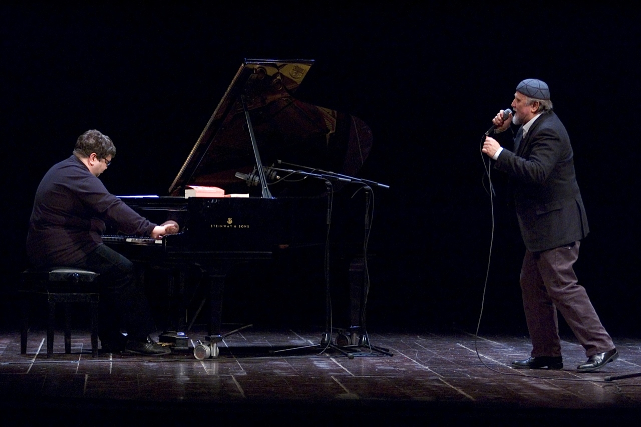 Moni Ovadia e Carlo Boccadoro in scena