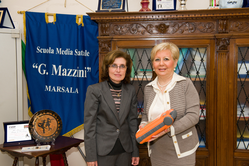 Angela D'Antoni (a destra) con Franca Donata Pellegrino della scuola Mazzini