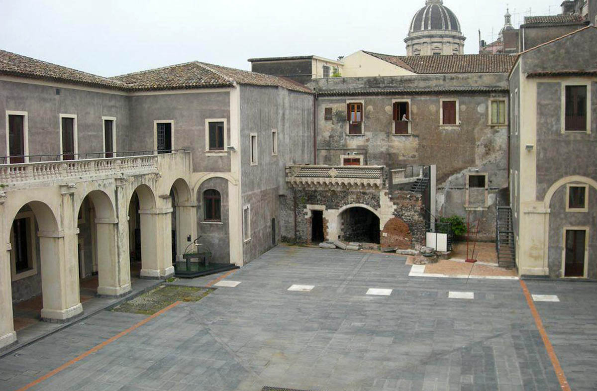 Palazzo Platamone, prima sede della Casa dei Popoli