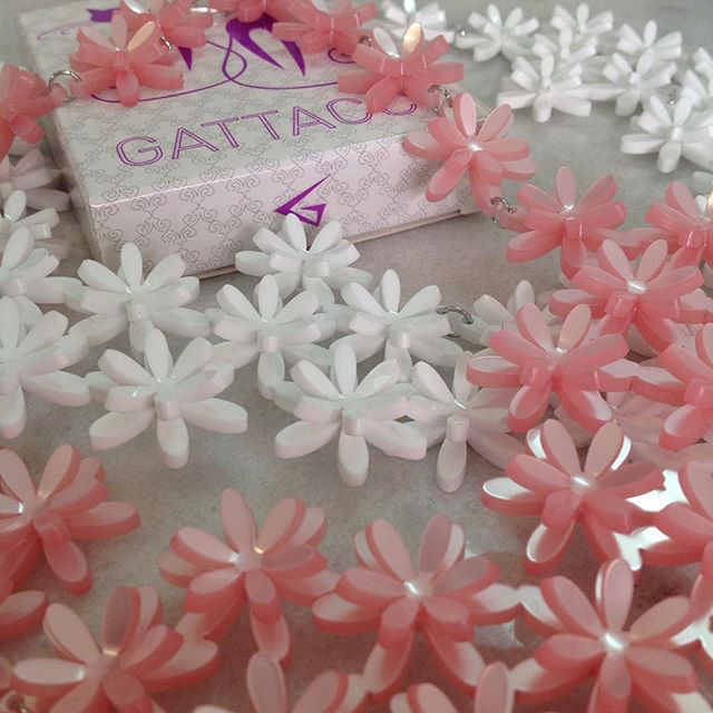 Gli accessori in plexiglass del brand catanese Gattacci