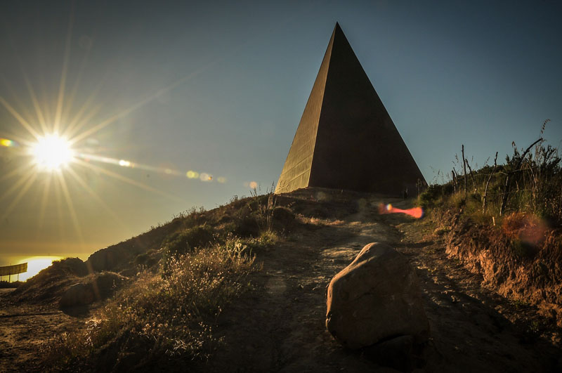 La Piramide – 38° Parallelo di Mauro Staccioli
