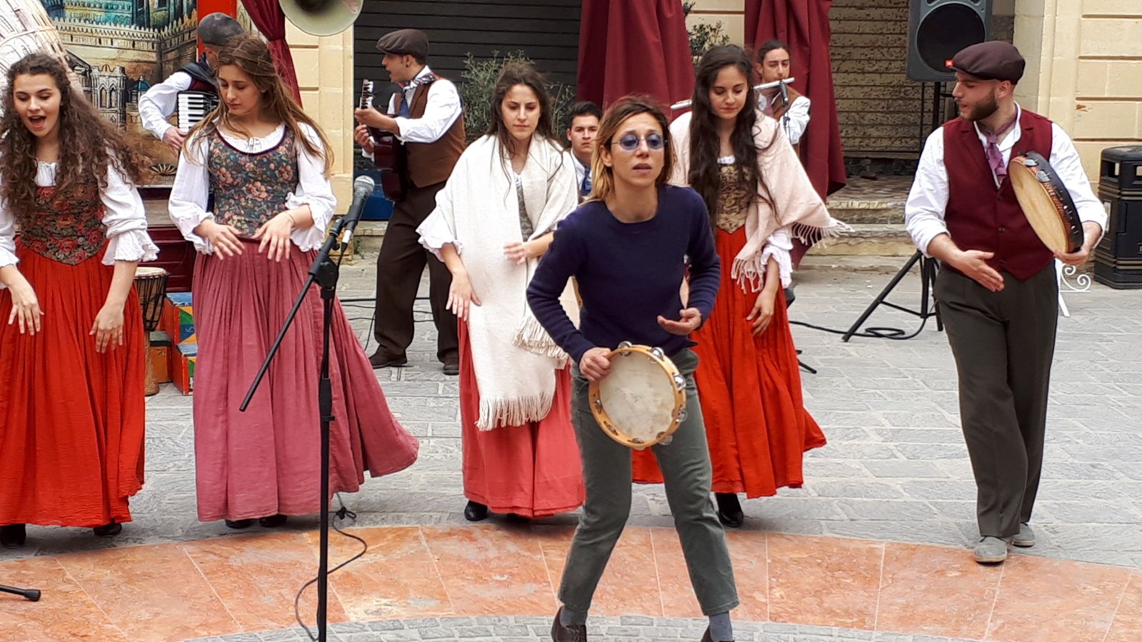 Elisa Parrinello e i ragazzi del Ditirammu a Malta