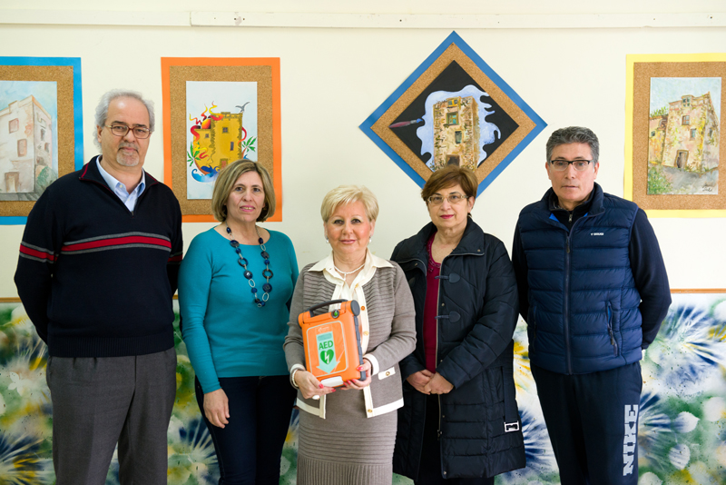 Angela D'Antoni, al centro, con Giuseppe Pellegrino Palma D'Angelo e 2 docenti dell'Istituto Giovanni Paolo ii