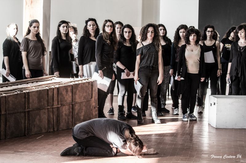 Elettra, Federica Di-Martino e coro in prova - ph Centaro