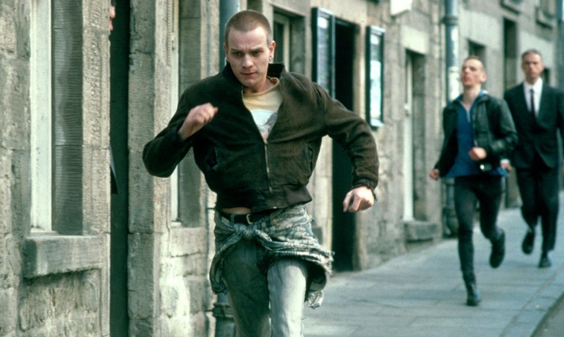 Ewan McGregor in una scena del film Trainspotting