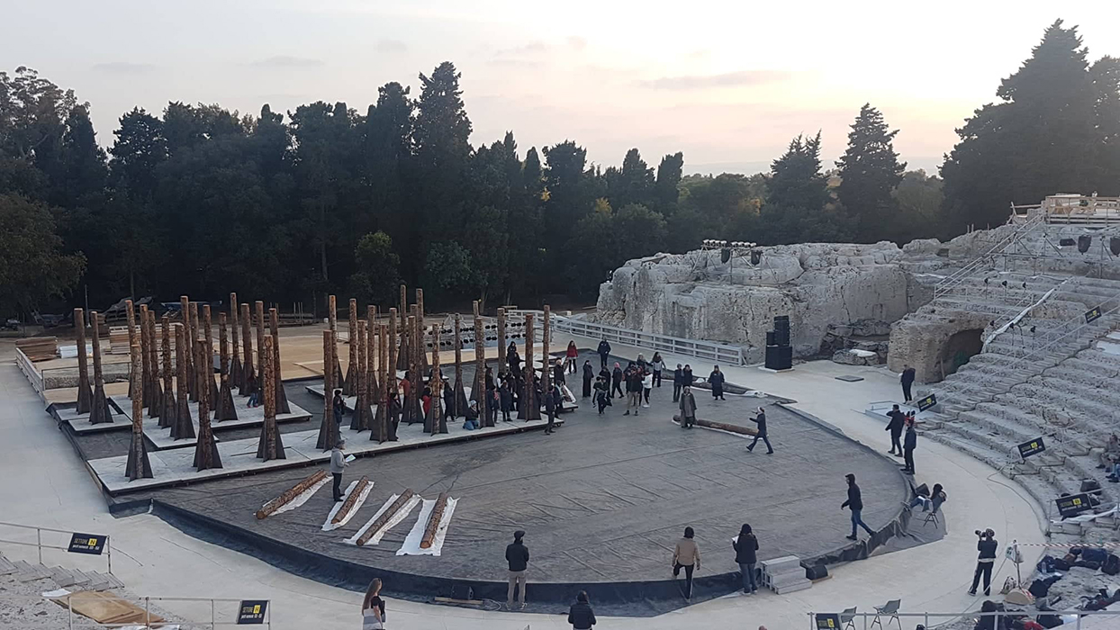 L'allestimento di le Troiane al Teatro Greco di Siracusa