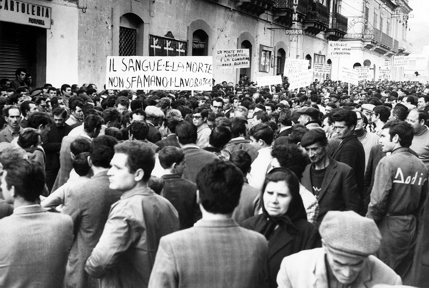 Nino Furnari - Corteo per le strade di Avola - 1968