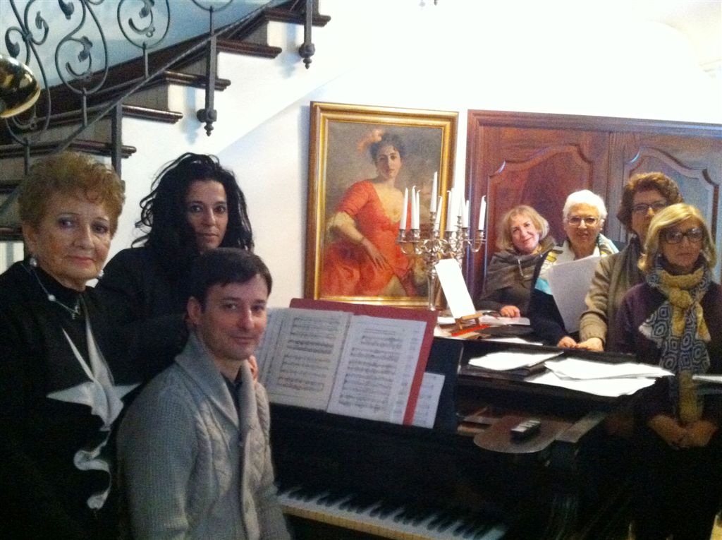 La direttrice artistica Elvira Maiorca, Donatella Cerlito e il maestro Mauro Visconti con parte dell’ensemble del Circolo Artistico