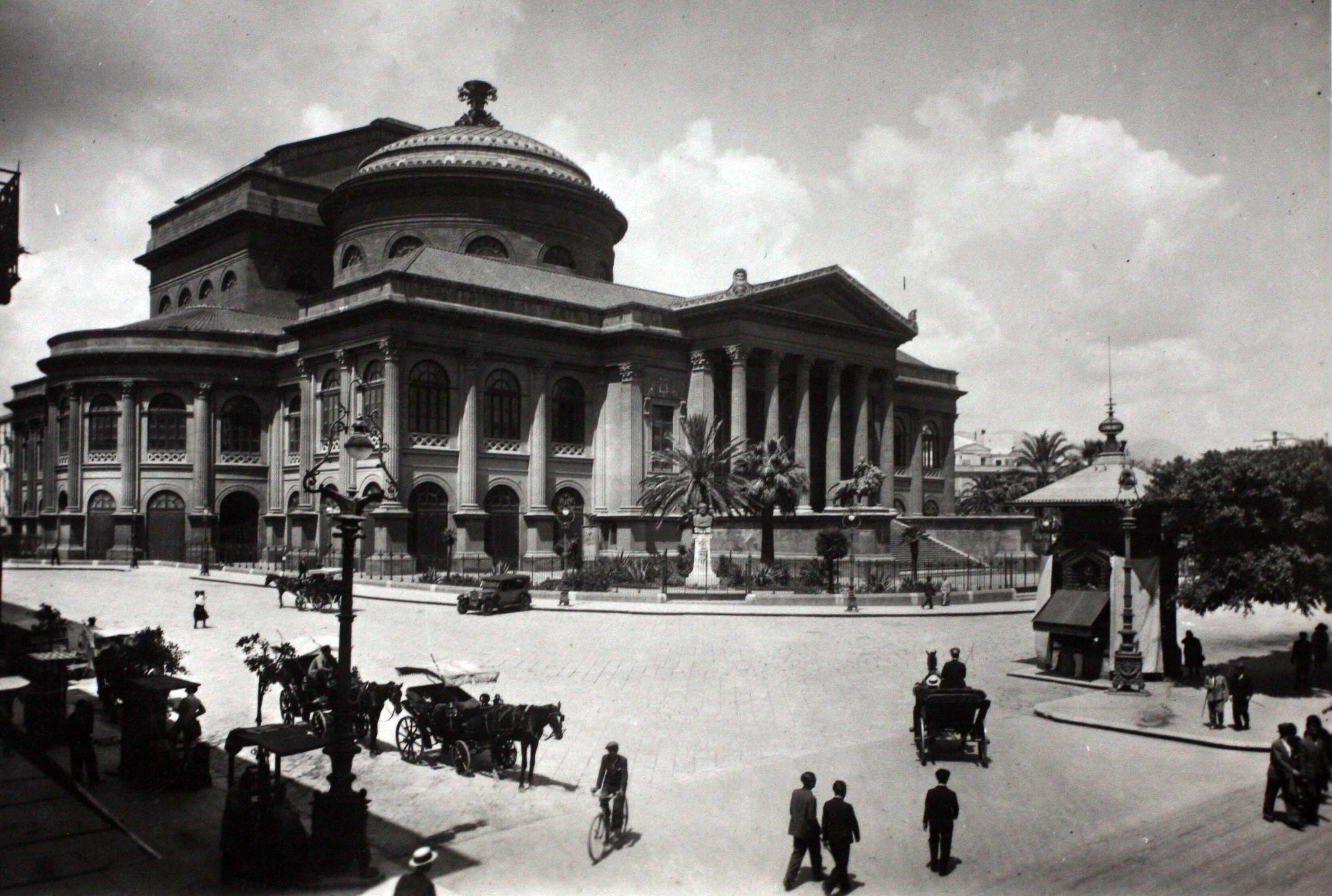 Il Teatro Massimo Vittorio Emanuele appena nato