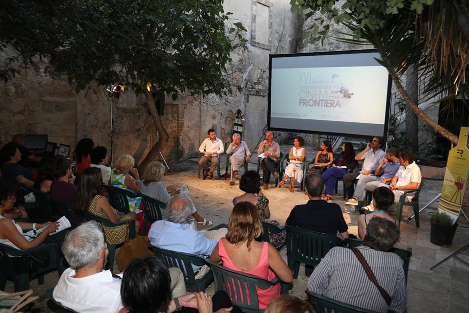 Il cortile di Villadorata a Marzamemi