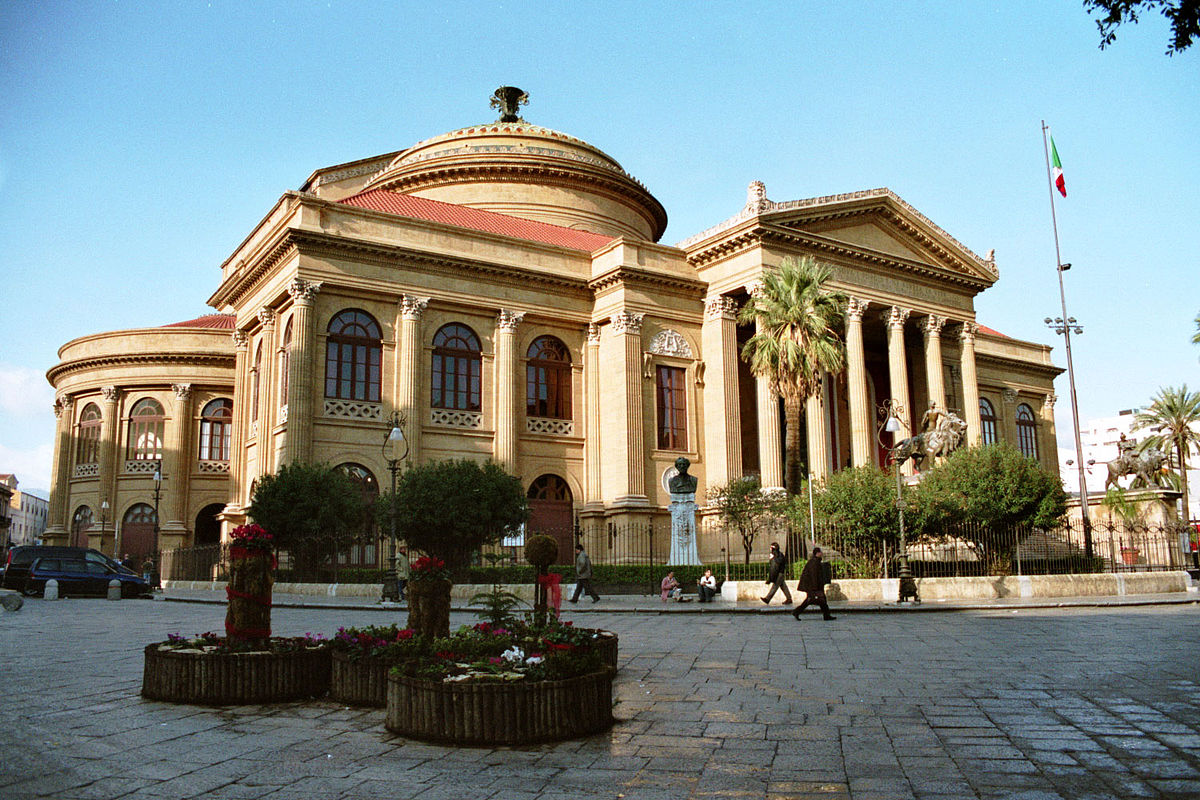 L'esterno del Teatro Massimo di Palermo