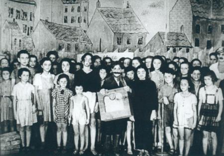 Il coro originale che mise in scena Brundibar