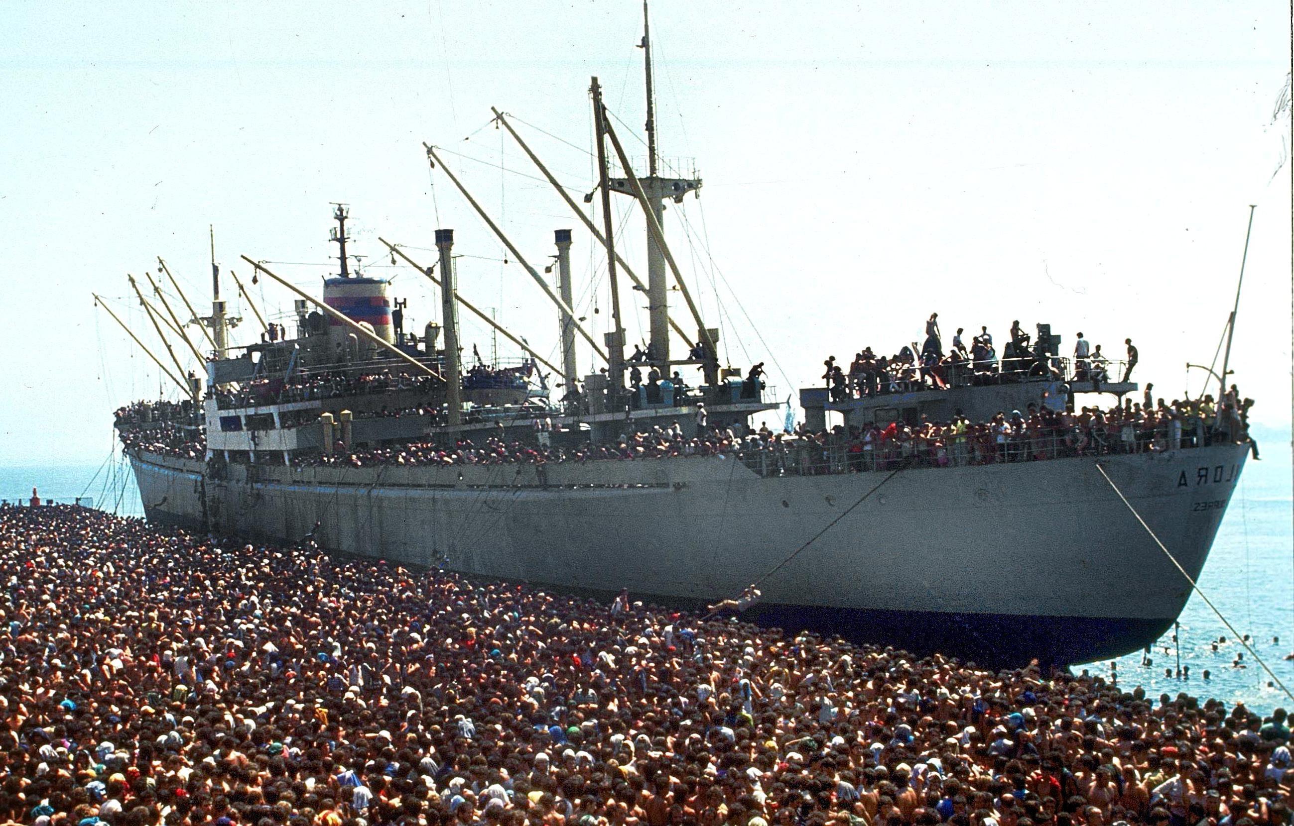 1991, l'immigrazione-esodo degli albanesi in Italia