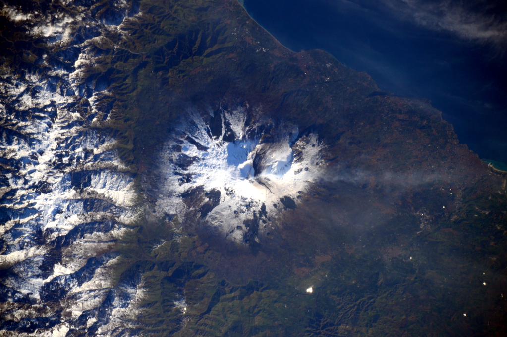 L'Etna fotografata dall'astronauta italiana