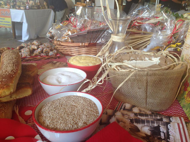 Le materie prime (genuine) dei biscotti dell'antico forno di Pioppo