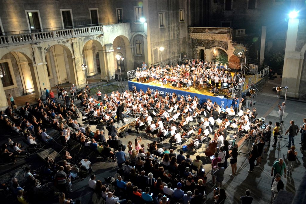 La TVB Junior Orchestra al Platamone di Catania la scorsa estate