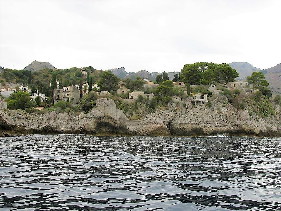 L'ex villaggio turistico Le Rocce di Taormina