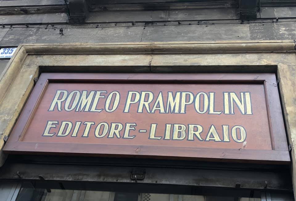 La storica insegna della libreria Prampolini di Catania