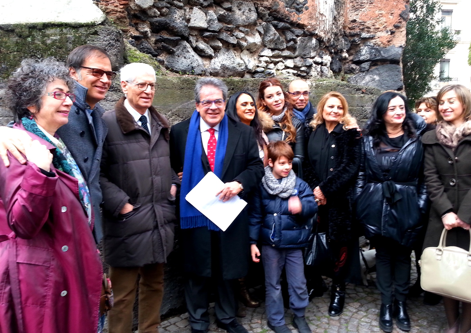 Il sindaco Bianco e il mondo del teatro catanese celbrano piazza Turi Ferro