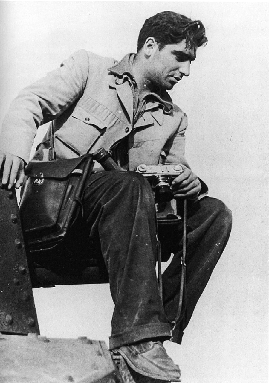 Il fotografo ungherese Robert Capa