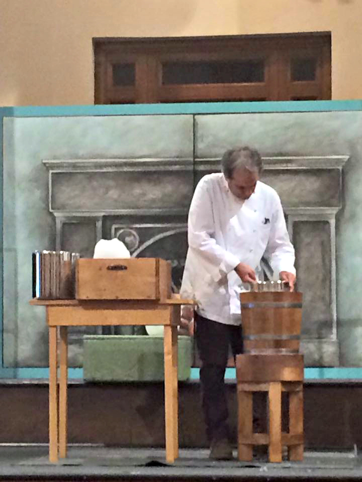 Antonio Cappadonia prepara la granita al caffè con l'antico metodo del nevriere