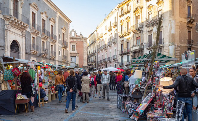 Il Pop Up Market a piazza Mangaelli (foto di Salvo Puccio)