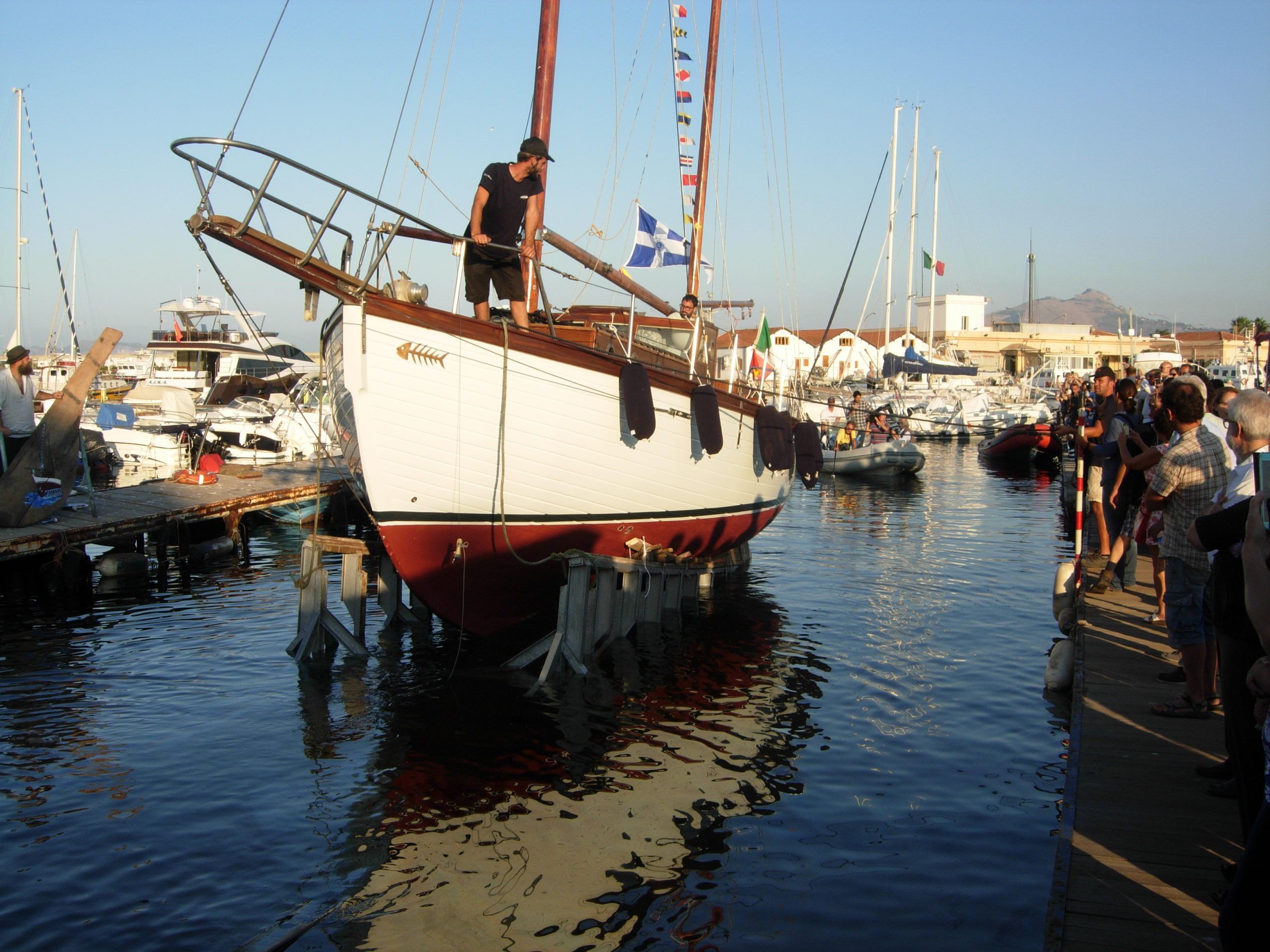 Dopo 20 anni torna in mare Lisca Bianca, il veliero “sociale”