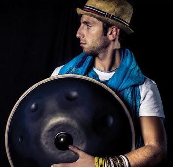 “Moonlight”, il video dei chiari di luna del “sognatore eterno” Marco Selvaggio “Moonlight”, il video dei chiari di luna del “sognatore eterno” Marco Selvaggio