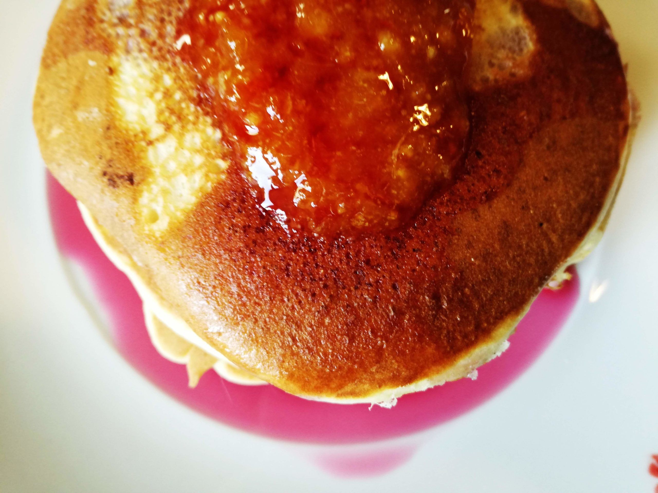 Nella cucina di “Scorzonera e Cannella” i pancakes sposano la marmellata di Marzuddi