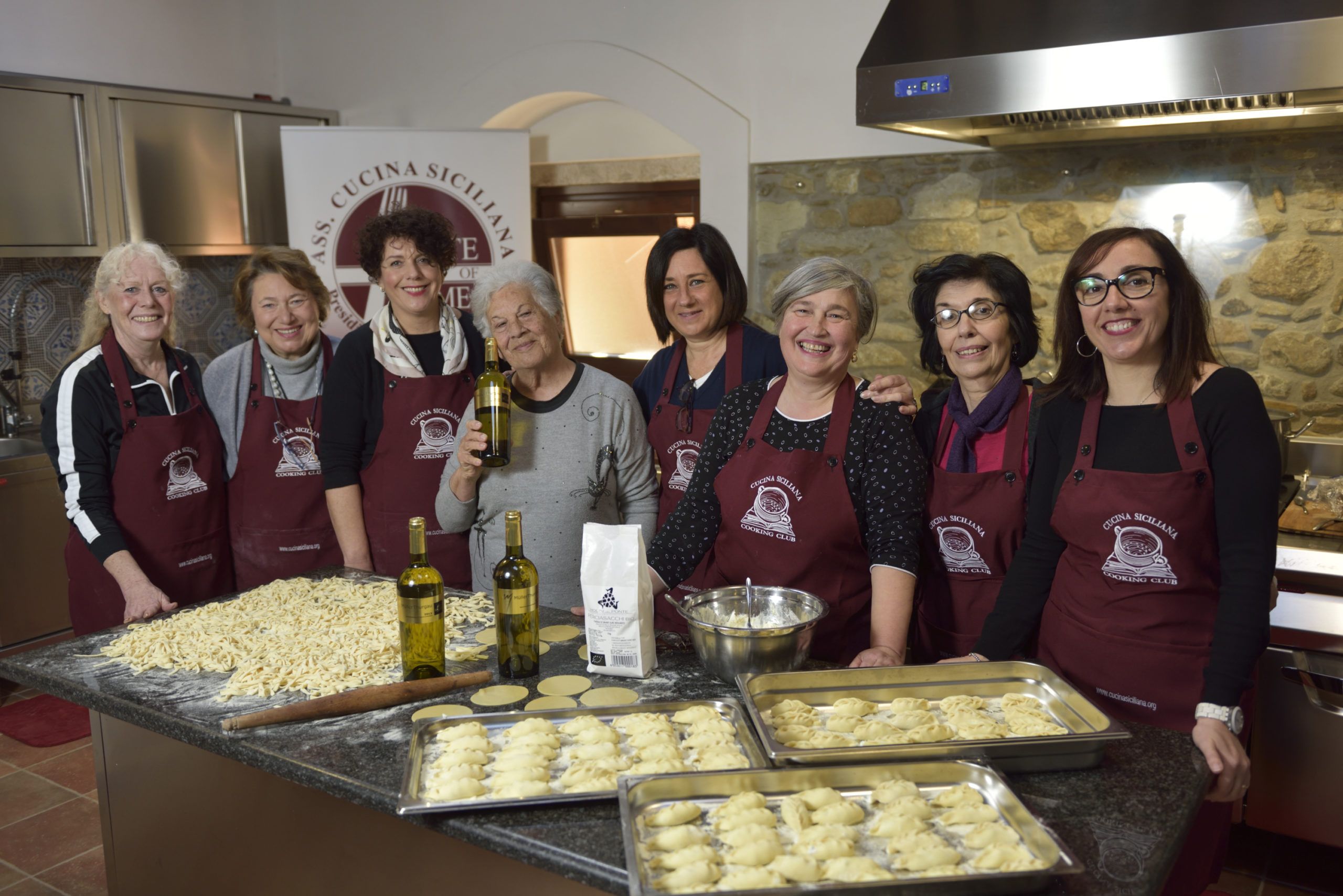 Le “Cummari di Trapani”, portatrici di gioia e custodi della tradizione culinaria