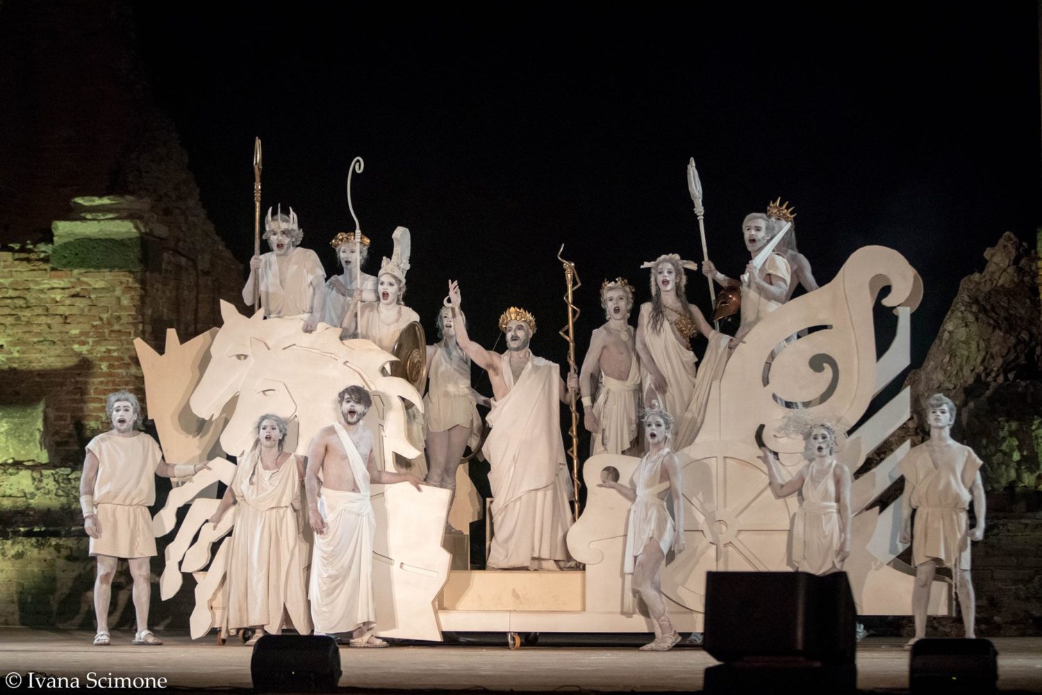 “Al passo coi templi” di Marco Savatteri, un’alba di rinascita al Teatro greco di Taormina