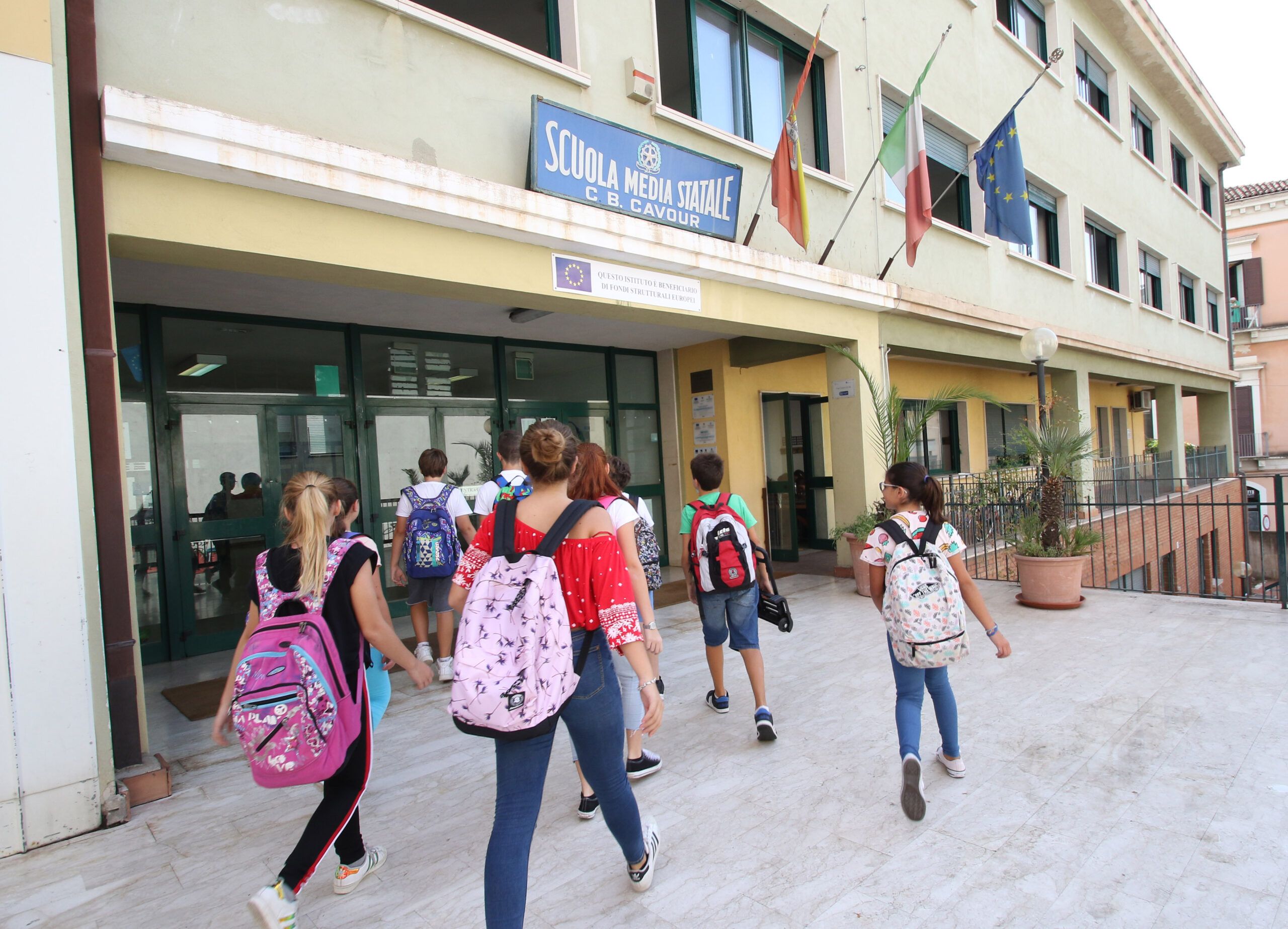 Covid. Scuola, contagi al 5%. Regione siciliana e Usr: «Si torna in classe in presenza»