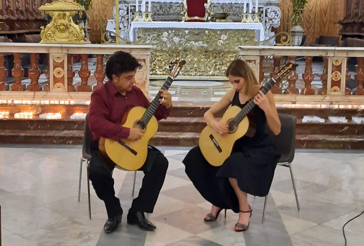 Scuderi e Pafumi, il maestro e l’allieva esaltano la chitarra classica