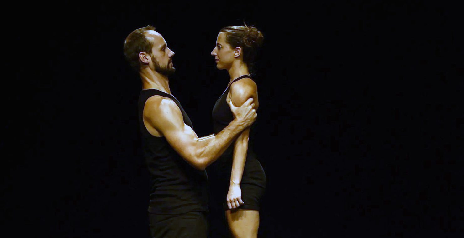 A Catania “Gap of 42”, la danza acrobatica di Christopher Schlunk e Iris Pelz