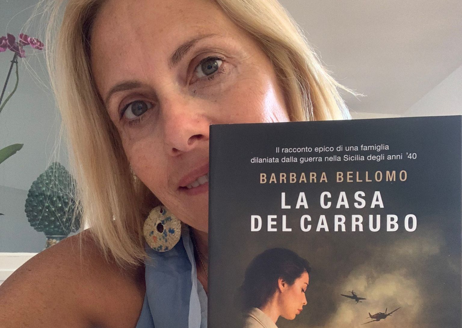 Barbara Bellomo e l’ombra del carrubo che salva dalla guerra: «Emozioni dalle radici della storia»