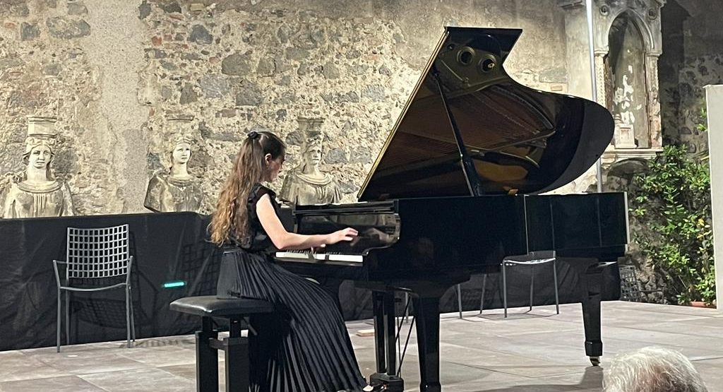 Allegra Ciancio, fascino, semplicità, precisione e fantasia di una giovane stella del pianoforte