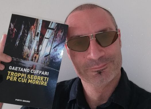 “Troppi segreti per cui morire” di Gaetano Cuffari, l’inquietante musicalità di un noir in salsa catanese