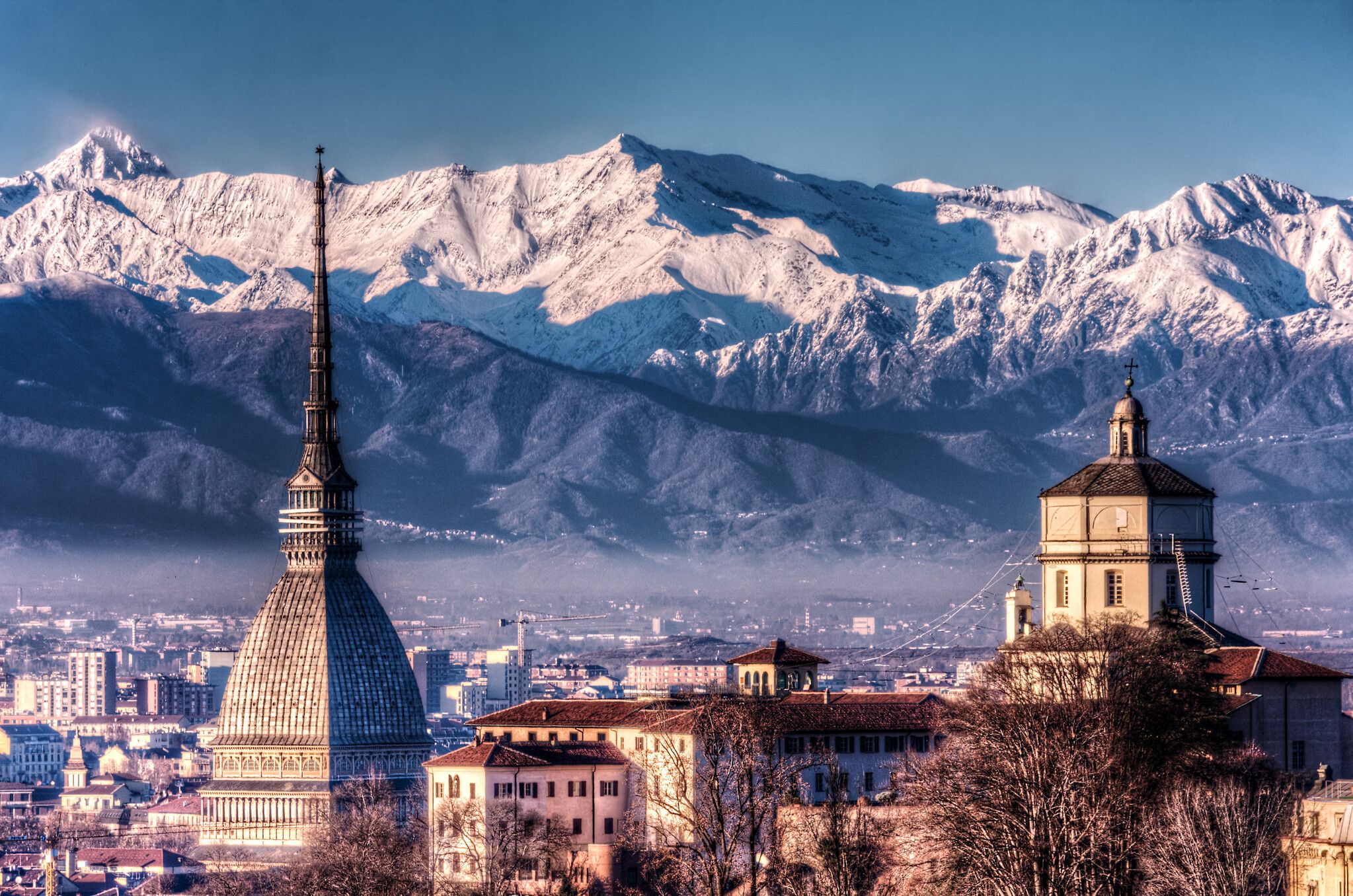 La Alpi, dove vive l'autore, nello sfondo di Torino