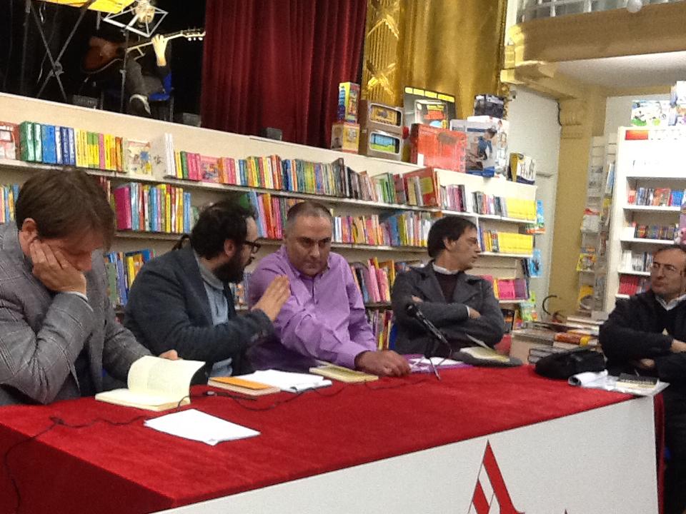 Alla presentazione del saggio "Insonnie", da sinistra Piero Lipera, io, Ubaldo Ferrini, Guglielmo Ferro e Giovanni Sollima