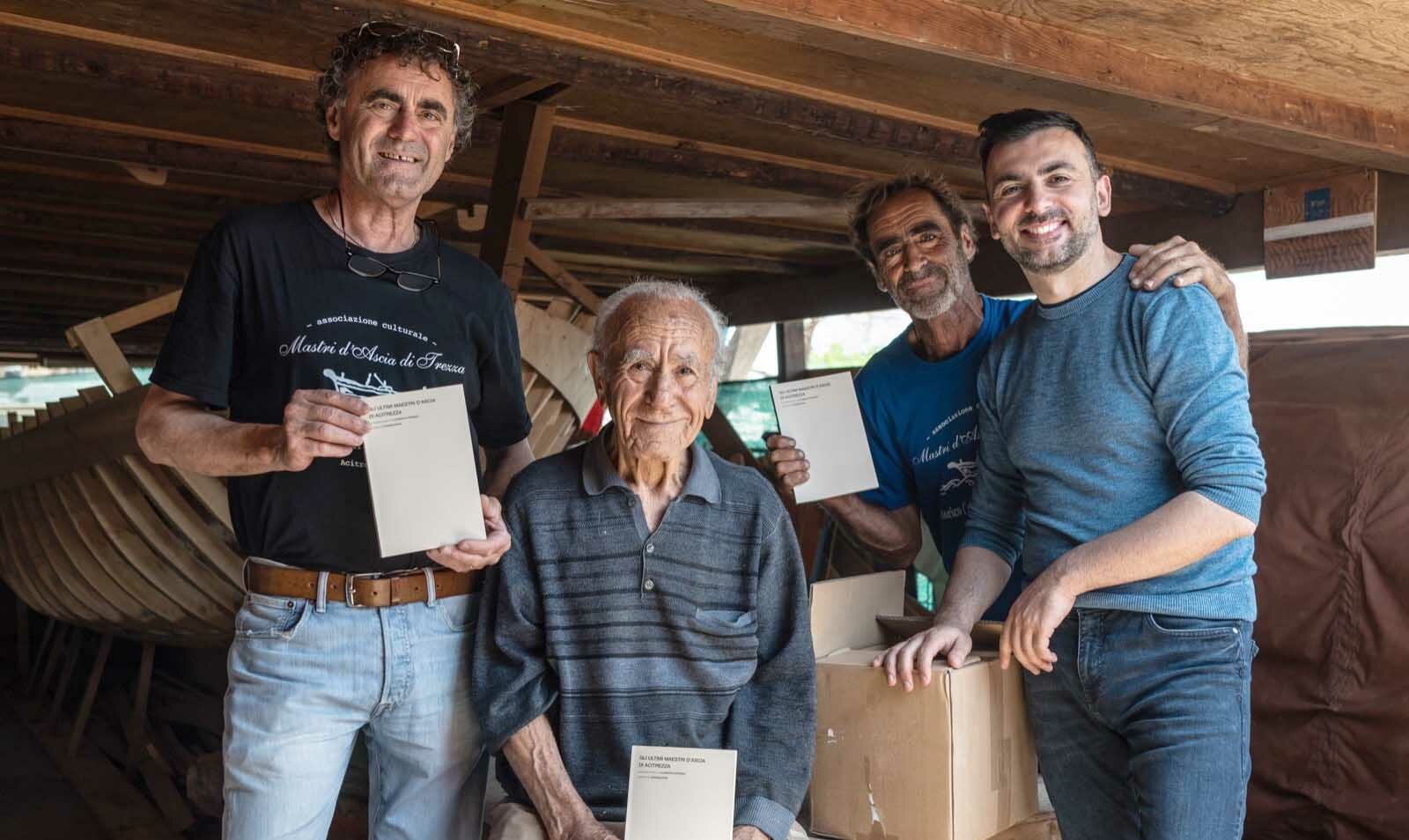 Clemente Cipresso e gli ultimi maestri d’ascia di Acitrezza: «Sono un patrimonio da preservare e difendere»